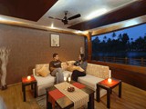 Houseboat facilities - living-room